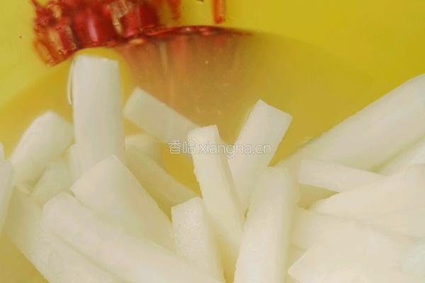 酸辣萝卜条的做法图解4