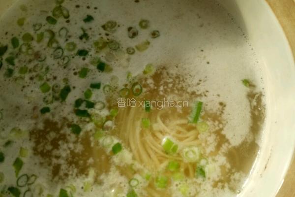 鸡汤蔬菜香菇面的做法图解3