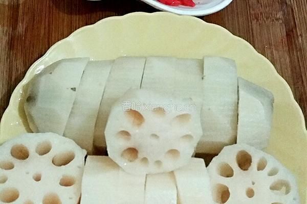 莲藕排骨汤的做法图解3