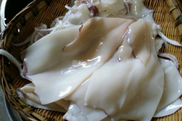 泡椒鱿鱼的做法图解3