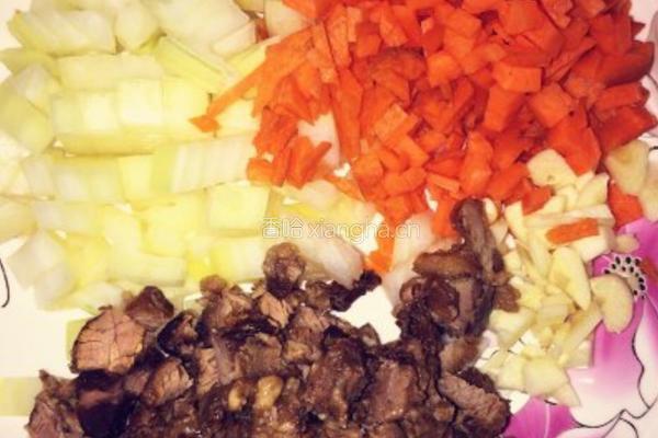 牛肉粒粒香的做法图解1