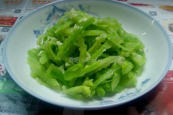 凉拌苦瓜的做法图解1