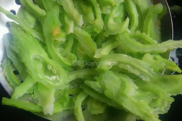 凉拌苦瓜的做法图解4