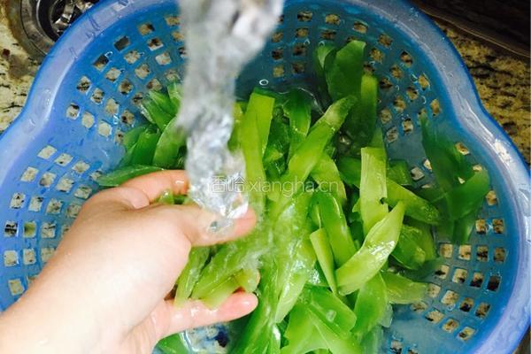 凉拌莴笋的做法图解6