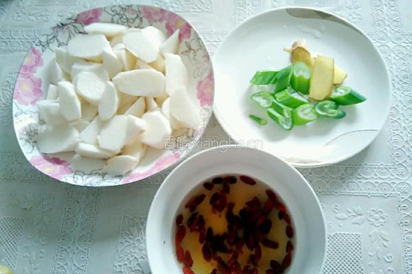 乌鸡山药汤的做法图解2