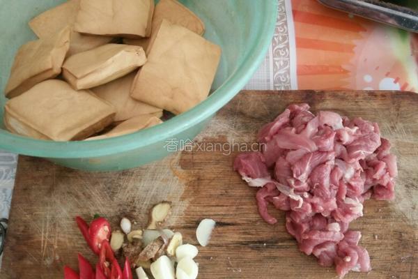 肉丝豆腐的做法图解1