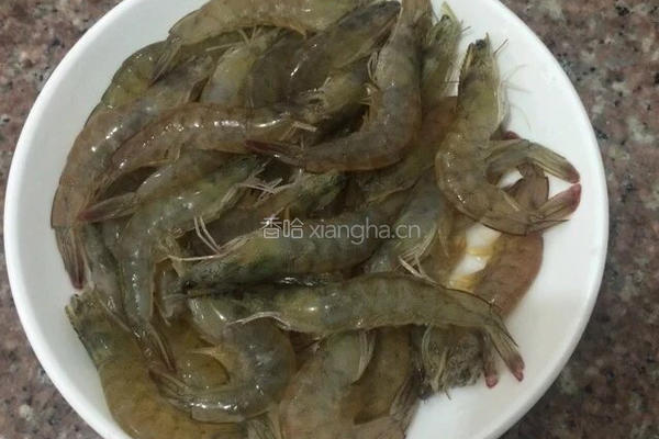 茄汁黄金虾的做法图解1