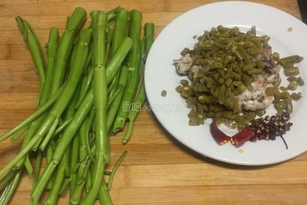 酸豆角炒肉末的做法图解1