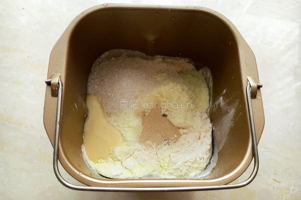 豆沙面包的做法图解1