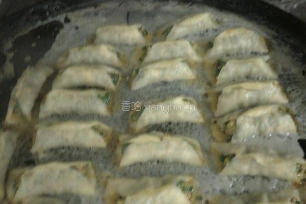 肉三鲜锅贴的做法图解6