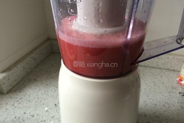 榨西瓜汁的做法图解4