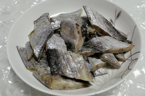 酥炸带鱼的做法图解1