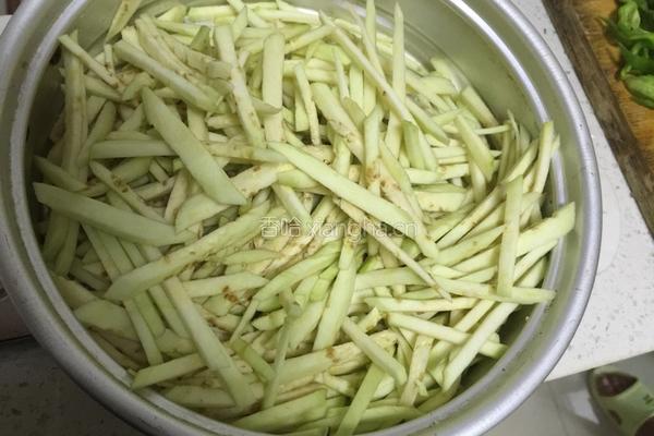 青椒茄子的做法图解1