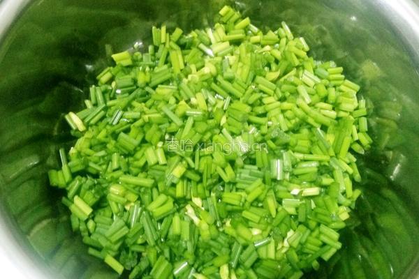 韭苔鸡蛋饼的做法图解3
