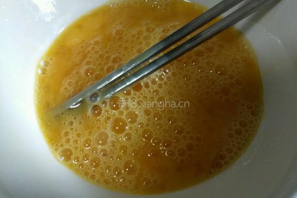 银鱼煎蛋的做法图解2