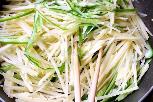 酸辣青椒土豆丝的做法图解4