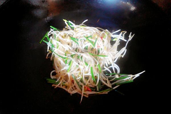 炒绿豆芽的做法图解4