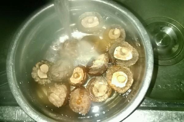 香菇粥的做法图解1