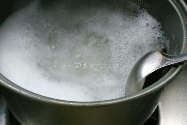 香菇粥的做法图解2
