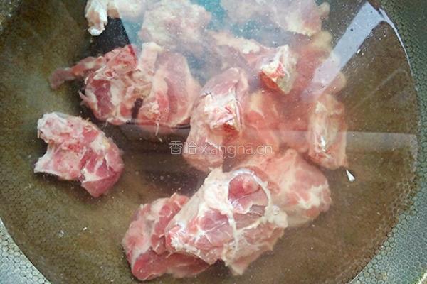 红烧排骨土豆的做法图解2
