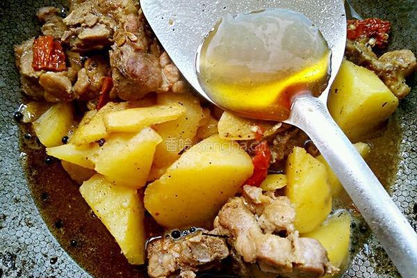 红烧排骨土豆的做法图解9