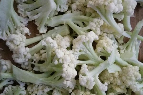 蒜片炒花菜的做法图解2