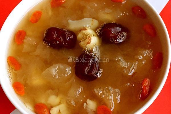 银耳莲子羹