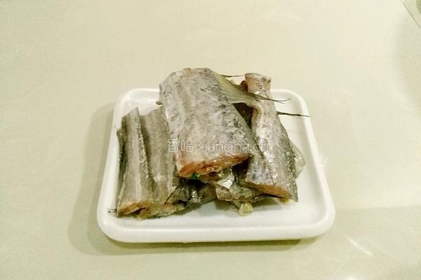 干煎带鱼的做法图解1