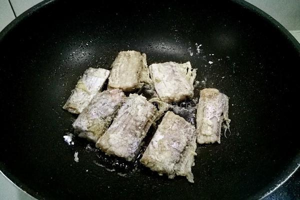 干煎带鱼的做法图解6