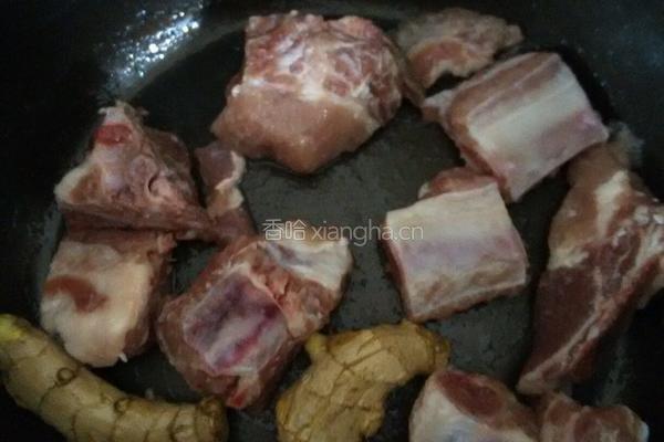 玉米排骨汤的做法图解4