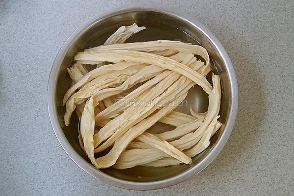 凉拌腐竹的做法图解1