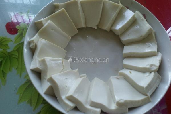 凉拌皮蛋豆腐的做法图解2