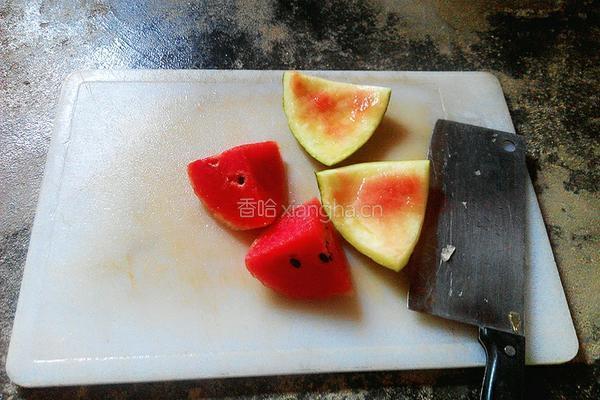 榨西瓜汁的做法图解3