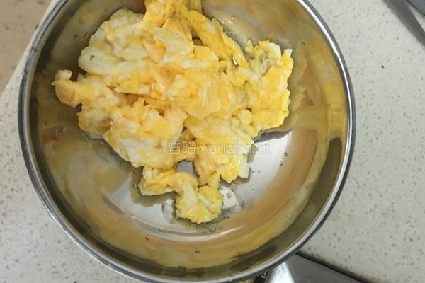 洋葱蛋炒饭的做法图解2