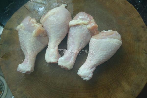 土豆炖鸡腿的做法图解1
