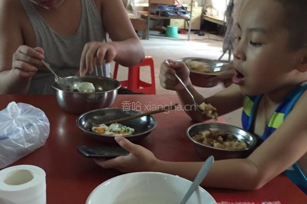 腊肉、腊肠、叉烧、咸蛋煲仔饭的做法图解5