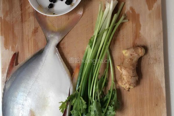 清蒸鲳鱼的做法图解1