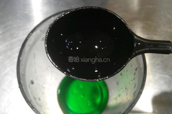 薄荷奶茶的做法图解1