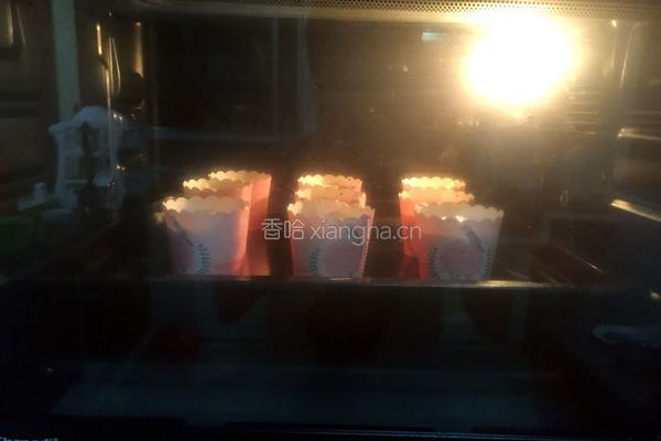 戚风纸杯蛋糕的做法图解13