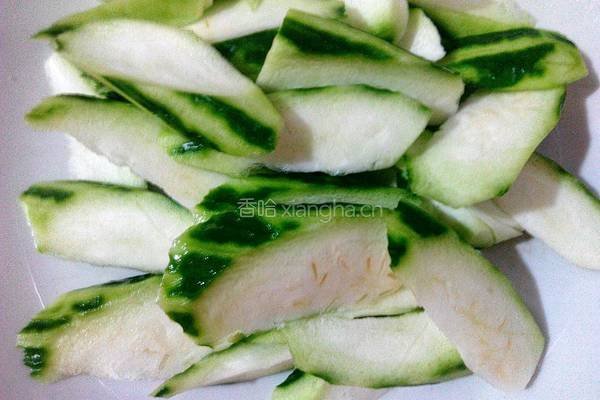 丝瓜炒肉的做法图解1