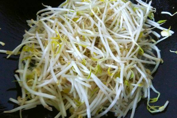 绿豆芽炒韭菜的做法图解6