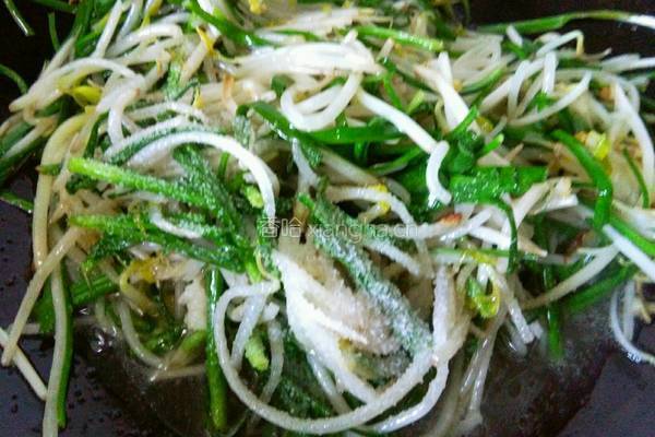 绿豆芽炒韭菜的做法图解8