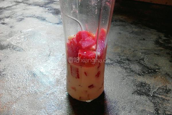 西瓜奶昔的做法图解3