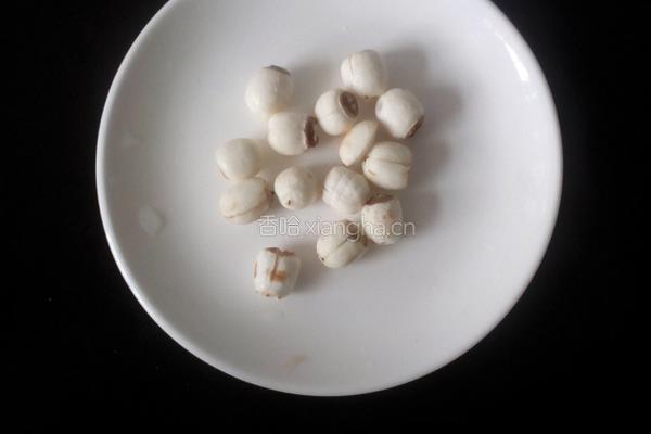 红枣银耳莲子汤的做法图解3