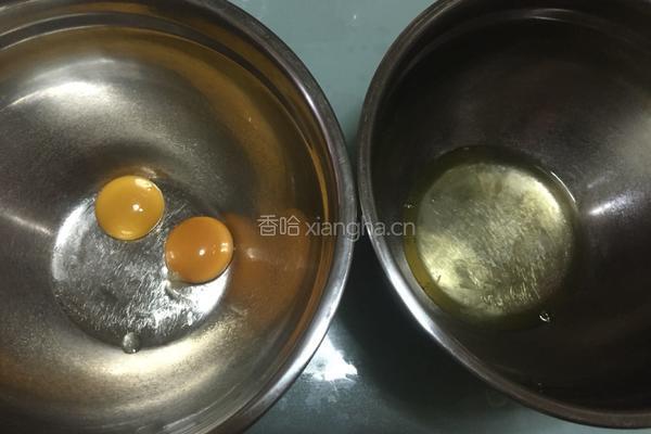 戚风纸杯蛋糕的做法图解2
