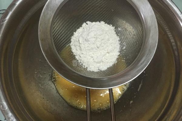戚风纸杯蛋糕的做法图解4