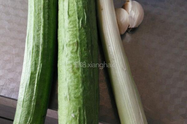 清炒丝瓜的做法图解1