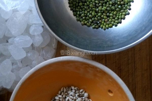 绿豆薏仁汤的做法图解1