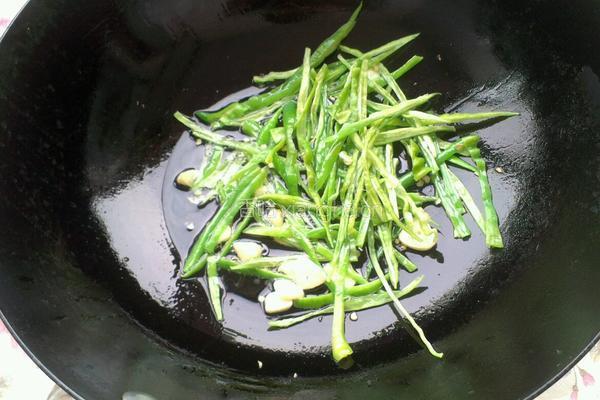 青椒豆腐皮的做法图解3