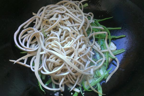青椒豆腐皮的做法图解4